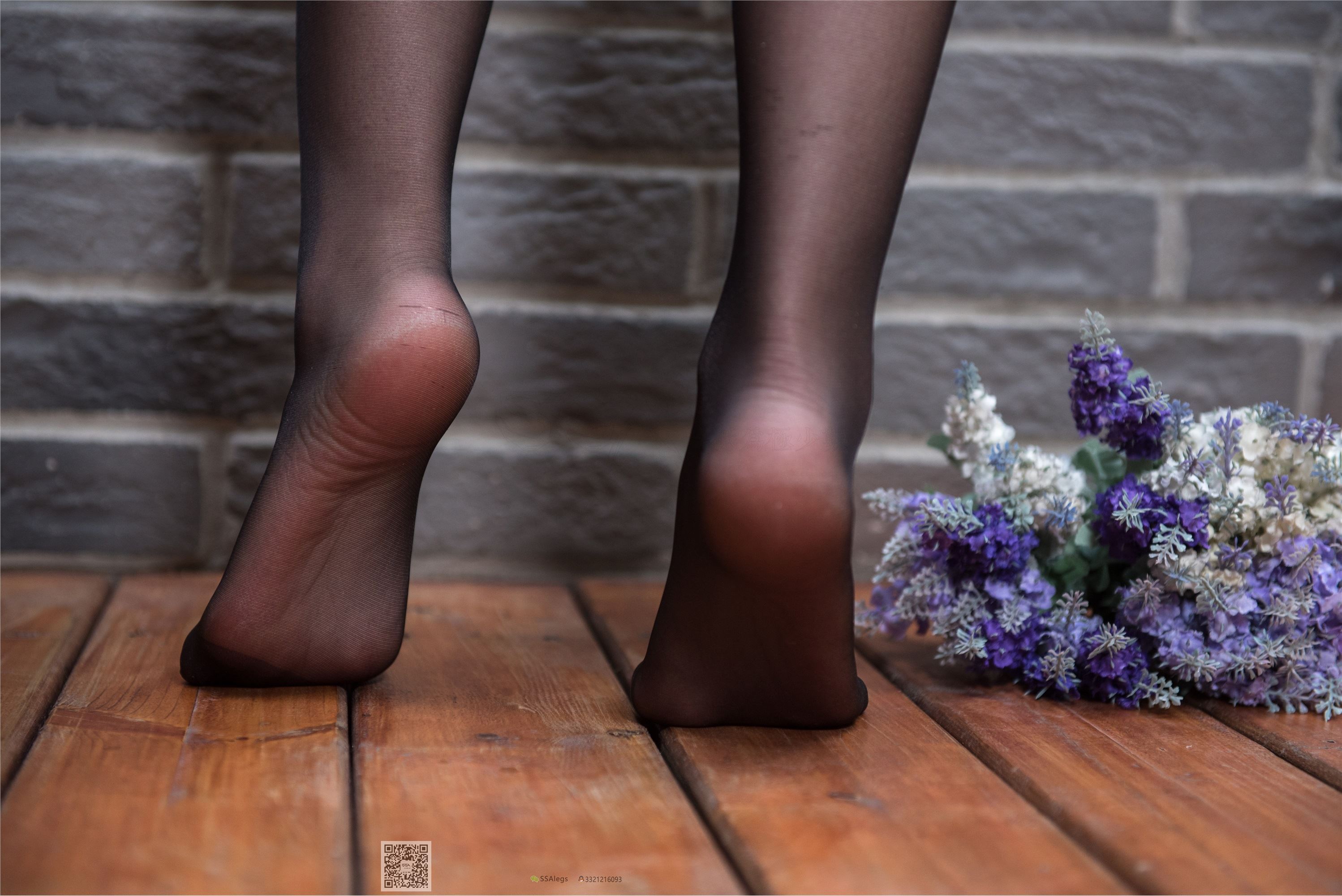 SSA丝社 NO.032 芷沫 混血美腿芷沫绫黑丝街拍